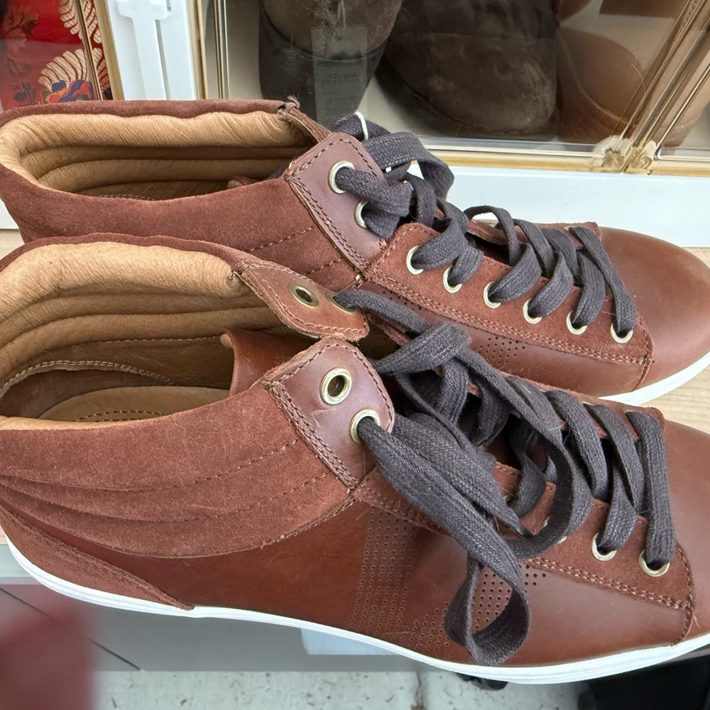 Vionic Brown Sneakers Classic Comfort Design